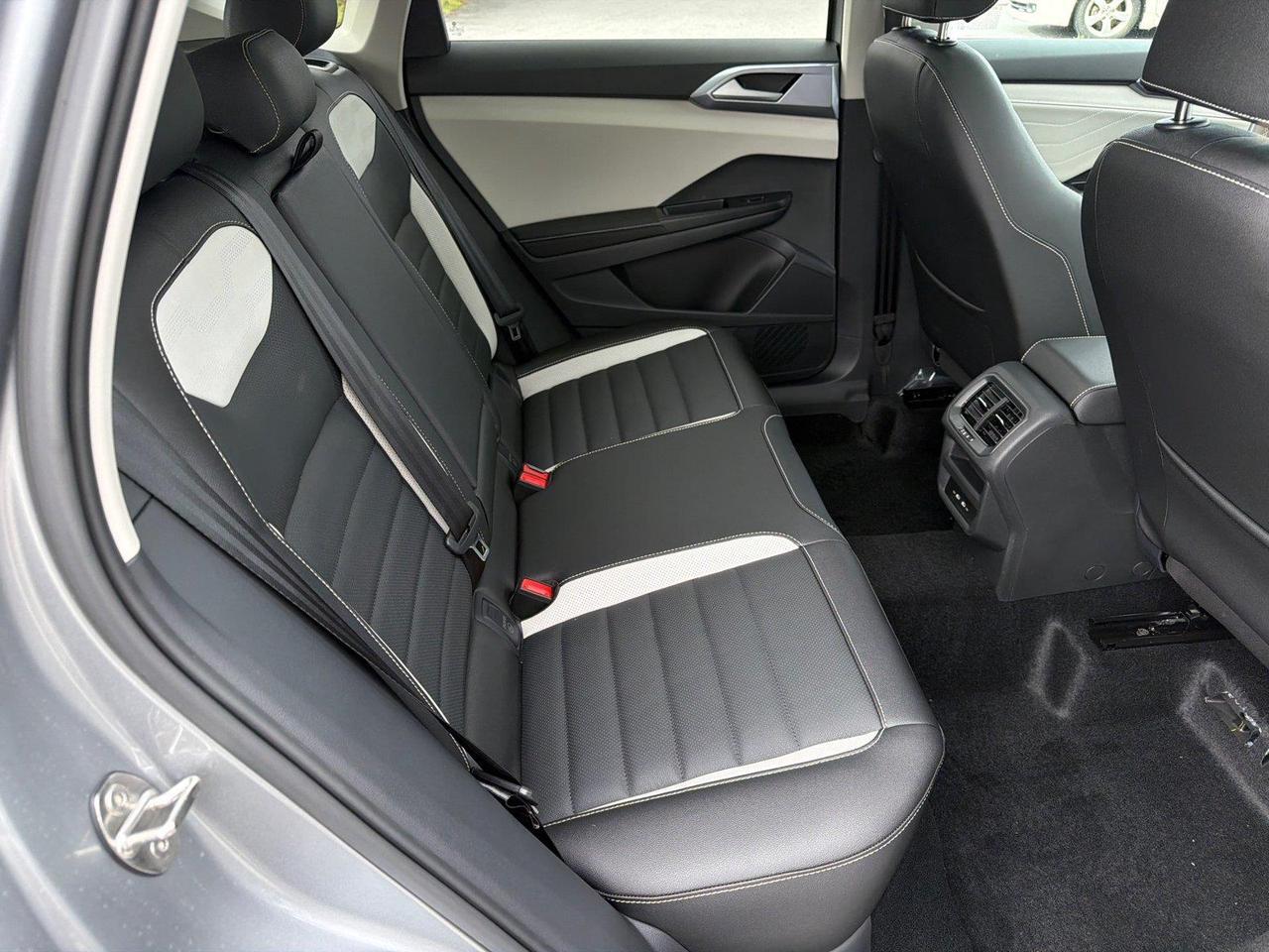 2027 Volkswagen Taos SEL Hagerstown MD