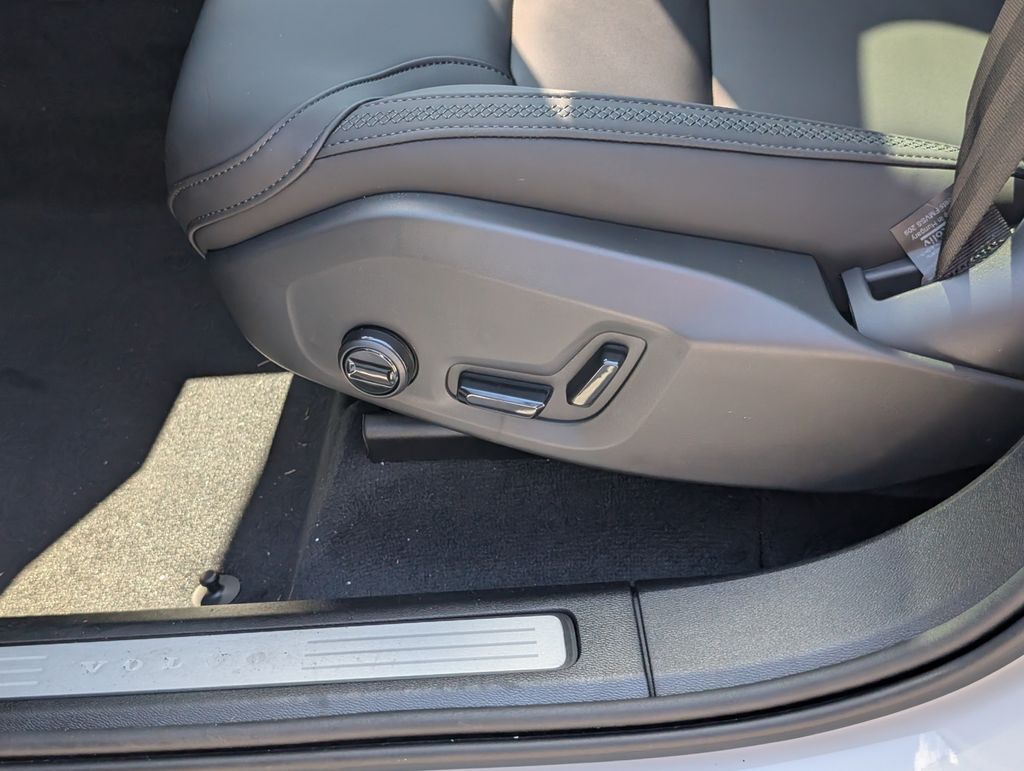 2027 Volvo XC60 B5 Core Hunt Valley MD