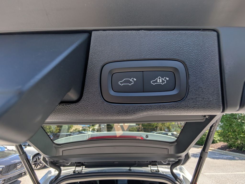 2027 Volvo XC60 B5 Core Hunt Valley MD
