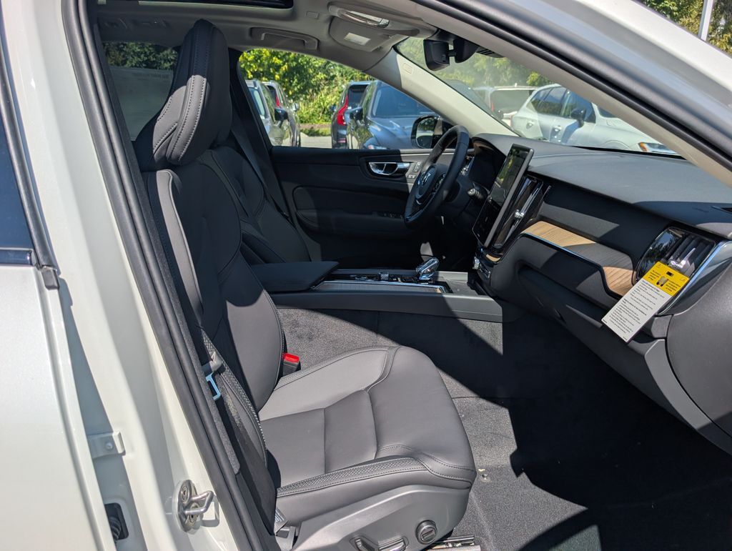 2027 Volvo XC60 B5 Core Hunt Valley MD