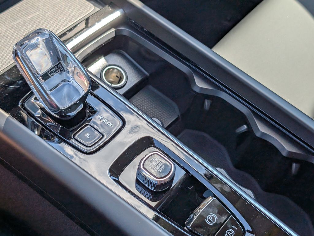 2027 Volvo XC60 B5 Core Hunt Valley MD