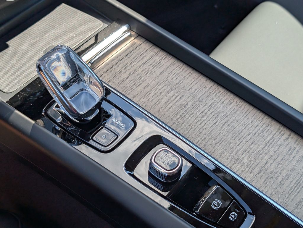 2027 Volvo XC60 B5 Core Hunt Valley MD