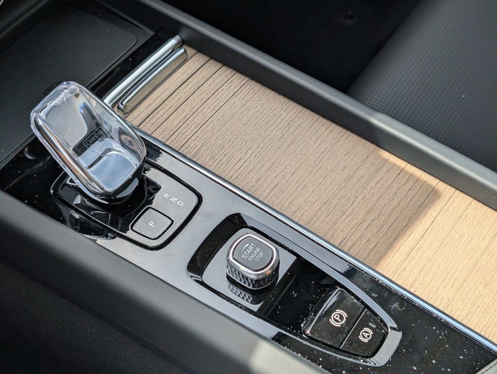 2027 Volvo XC60 Plug-In Hybrid T8 Ultra Hunt Valley MD