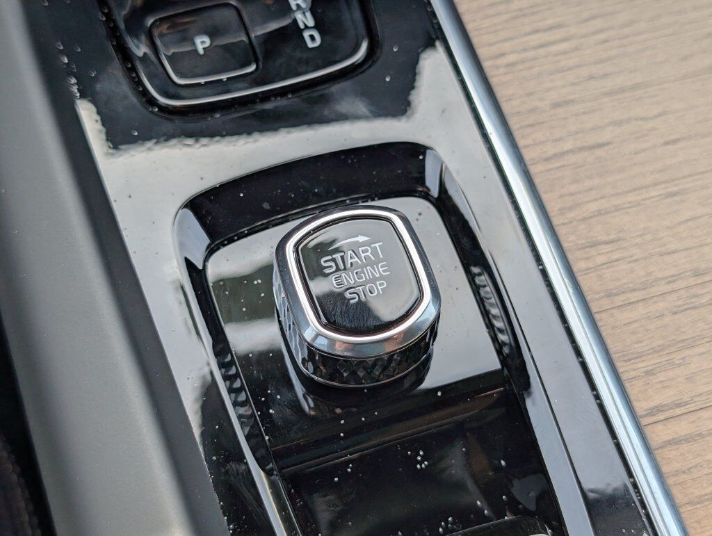 2027 Volvo XC60 Plug-In Hybrid T8 Ultra Hunt Valley MD