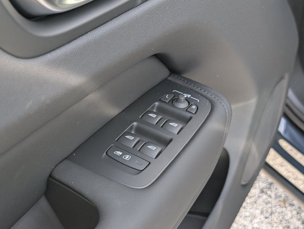 2027 Volvo XC60 Plug-In Hybrid T8 Ultra Hunt Valley MD