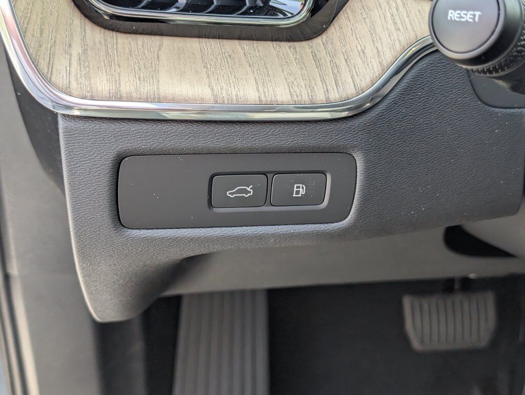 2027 Volvo XC60 Plug-In Hybrid T8 Ultra Hunt Valley MD