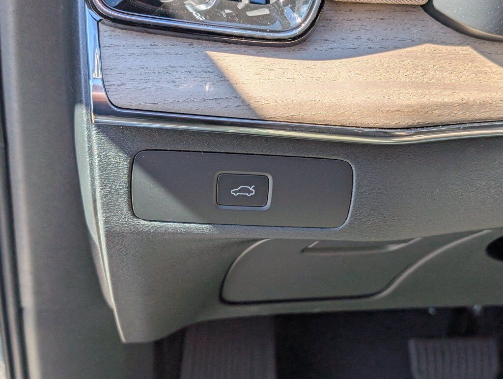 2027 Volvo XC90 B6 Ultra Hunt Valley MD
